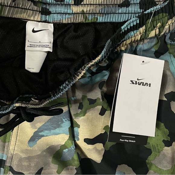 Nike Large Men’s Blue Black Camo Swim Shorts 5” Athletic NWT - Picture 2 of 3